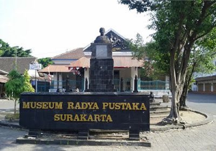 Sumber : Pinterst(Museum Radya Pusaka di Surakarta )